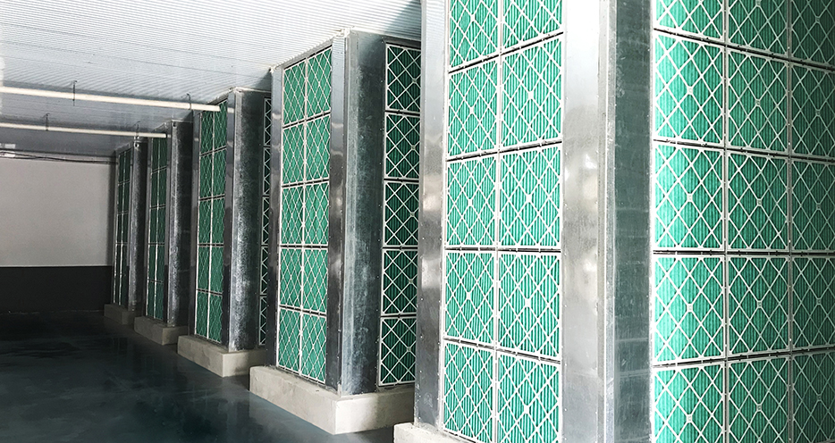 建设中Antibio系统主过滤墙进风面（板式初效过滤器）。