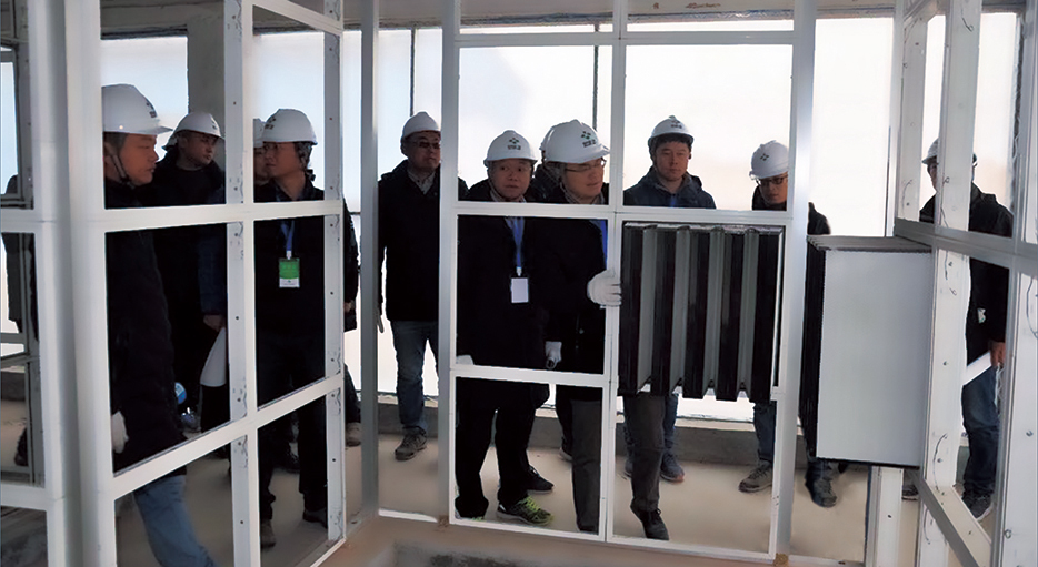 新希望东阿养猪场空气过滤系统项目现场视察。