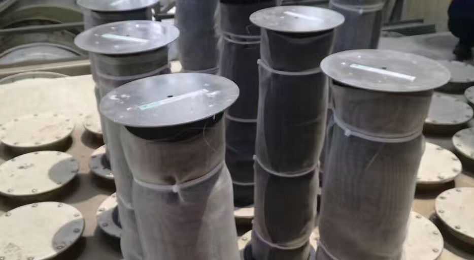 待更换的活性碳碳罐。